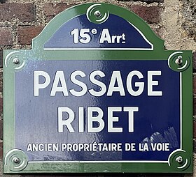 Voir la plaque.