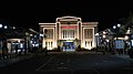 Tampak depan Stasiun Yogyakarta pada malam hari, Juli 2019