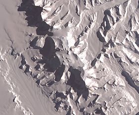 Image satellite centrée sur le massif Vinson avec le mont Tyree dans le coin supérieur gauche.
