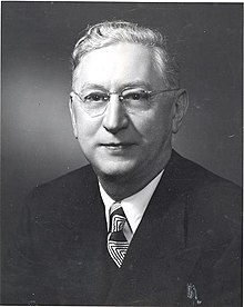 Portrait photo of Andrew B. Turnbull wearing a suit and tie