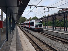 Servei de metro L8 direcció Barcelona per via 2