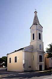 Evangelische Pfarrkirche (links) und römisch-katholische Filialkirche (rechts) in Loipersbach