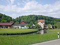 Blick über die Schürmühle im Möhrenbach-Tal hinweg zum Mühlberg