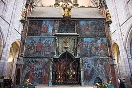 Trasera del altar, con el mausoleo de san Bertrand y pinturas del siglo XVII