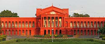 La haute cour de l’État de Karnataka, à Bengalore, en Inde. (définition réelle 3 450 × 1 457)