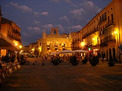 La Plaza Mayor avec la mairie au fond