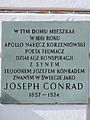 Tablica upamiętniająca pisarzy Apolla Korzeniowskiego i jego syna Józefa Konrada Korzeniowskiego (Joseph Conrad) na kamienicy przy ul. Nowy Świat 47 w Warszawie, gdzie obaj mieszkali w 1861 r.