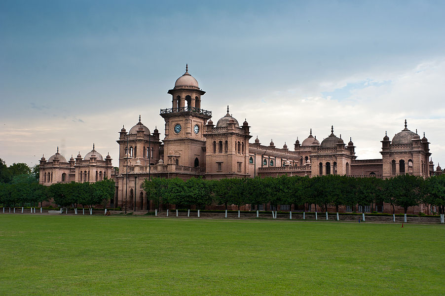Islamia College University in Peshawar, photo by Hamzaniazii, taken with a Nikon D700