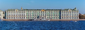 Le palais d'Hiver et la Neva, à Saint-Pétersbourg. (définition réelle 9 000 × 3 230)