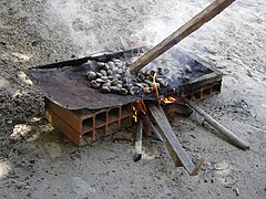 2. La résine des coques commence à chauffer.