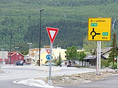 Bjerkvik is an important road junction; E10 goes west to Lofoten and E6 goes north to ترومس