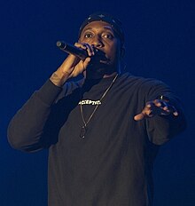 Lecrae při "Broke" na koncertě v Japonsku 9. ledna 2018