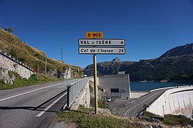 Landevejen til Tignes over dæmningen