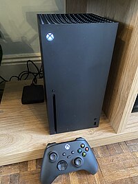 Xbox Series X med handkontroll