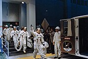 1969年7月16日の朝、アポロ11号の乗組員（ニール・アームストロング、マイケル・コリンズ、バズ・オルドリン）