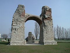 Porte des païens, Carnuntum, Autriche.