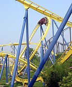 Inclined Loop bei Chang in Six Flags Kentucky Kingdom