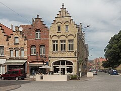 Les maisons d'Ypres, de style néoflamand en brique.