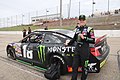 Gibbs à côté de sa voiture avant la course en ARCA à Madison en 2019.