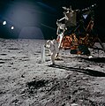Apollo 11. Ispod svemirske letjelice nema nikakvih tragova potiska.