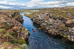 Vue de la Silfrugjá avec le Þingvallavatn au dernier plan.