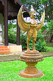 迦楼罗雕像（泰国清迈府清邁府治縣（英语：Mueang Chiang Mai District）清迈魏攻甘（英语：Wiang Kum Kam））