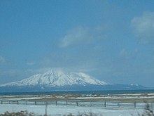 Góra Rishiri (1 721 m) widziana z równiny Sarobetsu