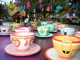 Mad Tea Party in het Disneyland Park Anaheim