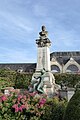 Monument en hommage à Louis Terrier devant la gare de Dreux.