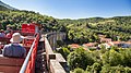 Axat, le Train du pays Cathare et du Fenouillèdes passant sur le viaduc.