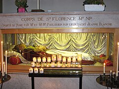 Gisant de sainte Florence dans l'église Saint-Pierre