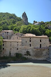 La riba esquèrra de l'Eygues.