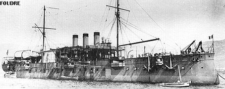 Le transport d'hydravions Foudre vers 1914.