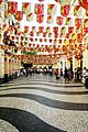 Une rue de Macao avec un pavage typiquement portugais.