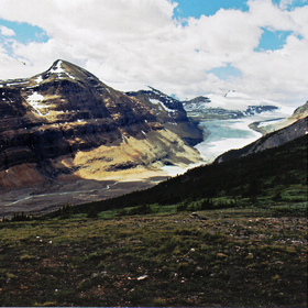 Le glacier Saskatchewan en 2005, et sa vallée glaciaire