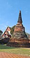 Stupa (Chedi) secondaire en forme de cloche.