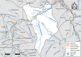 Carte en couleur présentant le réseau hydrographique de la commune