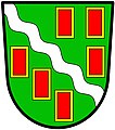 uma banda diminuta—Vert; uma banda diminuta ondulado argento entre seis bilhetas gules, cada um fimbriado or—Stroud Urban District Council, Inglaterra