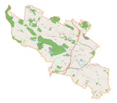 Mapa konturowa gminy Chęciny, blisko centrum na dole znajduje się punkt z opisem „Park Etnograficzny w Tokarni”