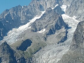 Le glacier du Châtelet sur l'adret de l'aiguille Croux depuis le lac Chécrouit au sud-est.