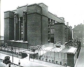 Larkin Administration Building por Frank Lloyd Wright, Buffalo, Nova York (1904–1906)