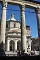 Las columnas y la Basílica de San Lorenzo