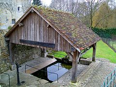 Le lavoir de Bellefontaine au centre du village.