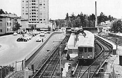 Het bovengrondse station rond 1960, gezien vanaf de Rusthållarvägen