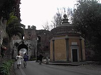 Porta Latina ja San Giovanni in Oleo