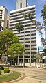 Fachada frontal, vista a partir da Praça Carlos Gomes.