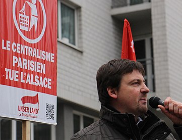 Dr Jean-Georges Trouillet bii’ma Demo geega d’ Füsioon vum Elsàss mìt’m Lothrìnga un em Champagne-Ardenne ànna 2015