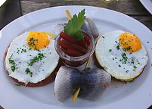 Labskaus mit Spiegelei, Rote Beete und Rollmops