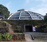長崎バイオパークの大温室「フラワードーム」