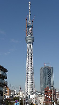 Az épülő torony 2011 márciusában
